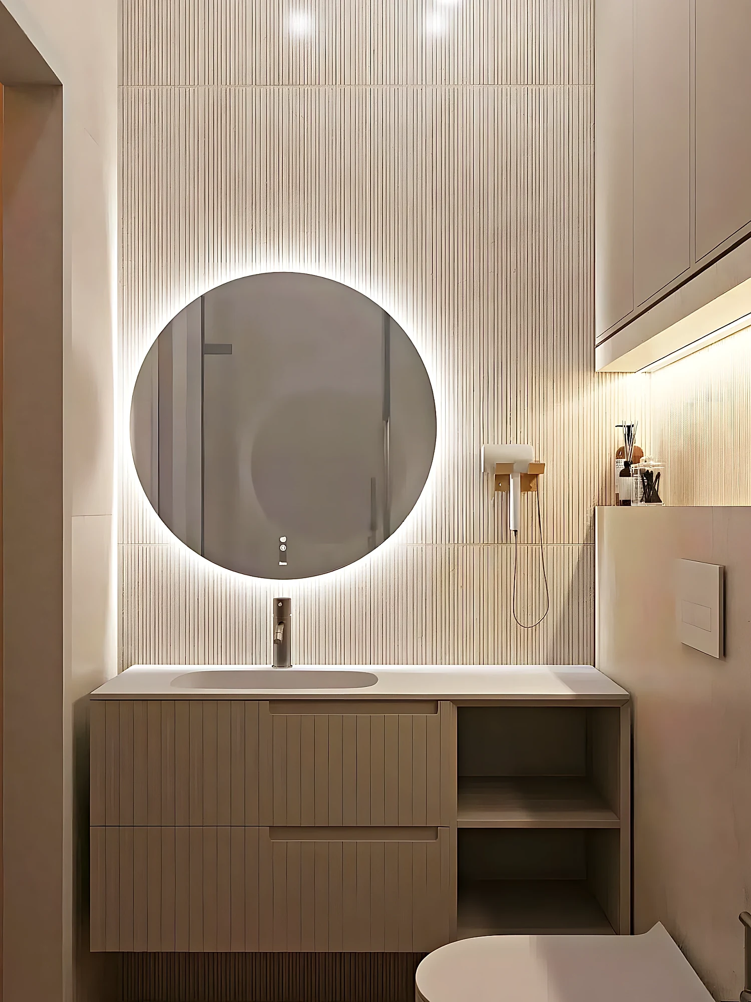 Diseño y distribución de un baño pequeño para ganar amplitud